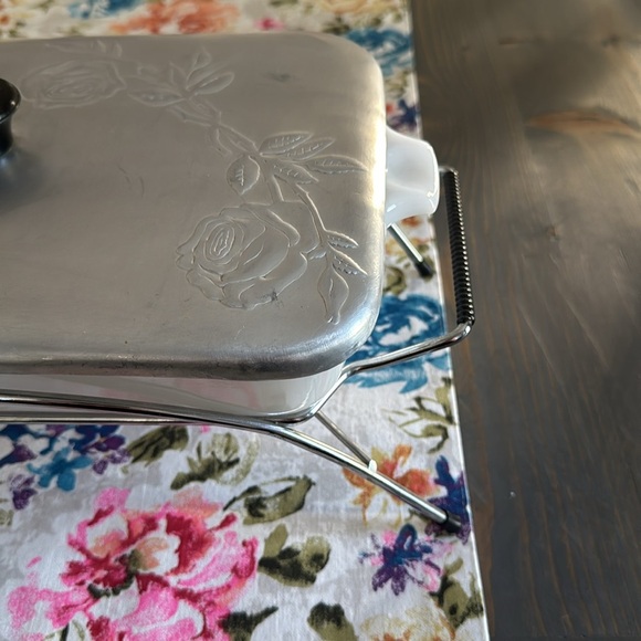 Vintage Glasbake 2 1/2 quart divided casserole dish with aluminum rose lid - Picture 3 of 9